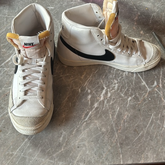 Women’s Nike Hightop blazers - Picture 2 of 4